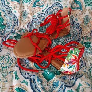 Qupid Colorful Floral Red Lace Up Gladiator Sandals Size 6